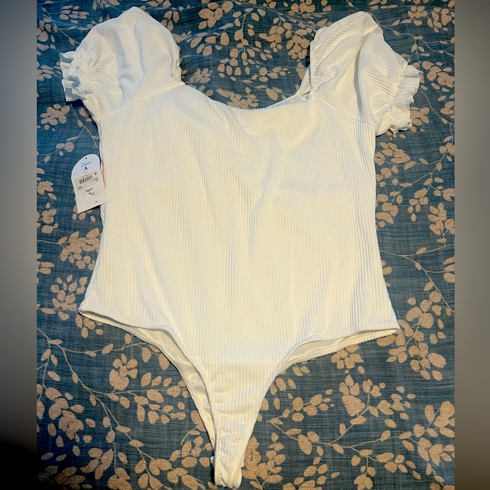 Off white short sleeve body suit